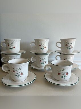 Pfaltzgraff  Winterberry Cup and Saucer Set for 8